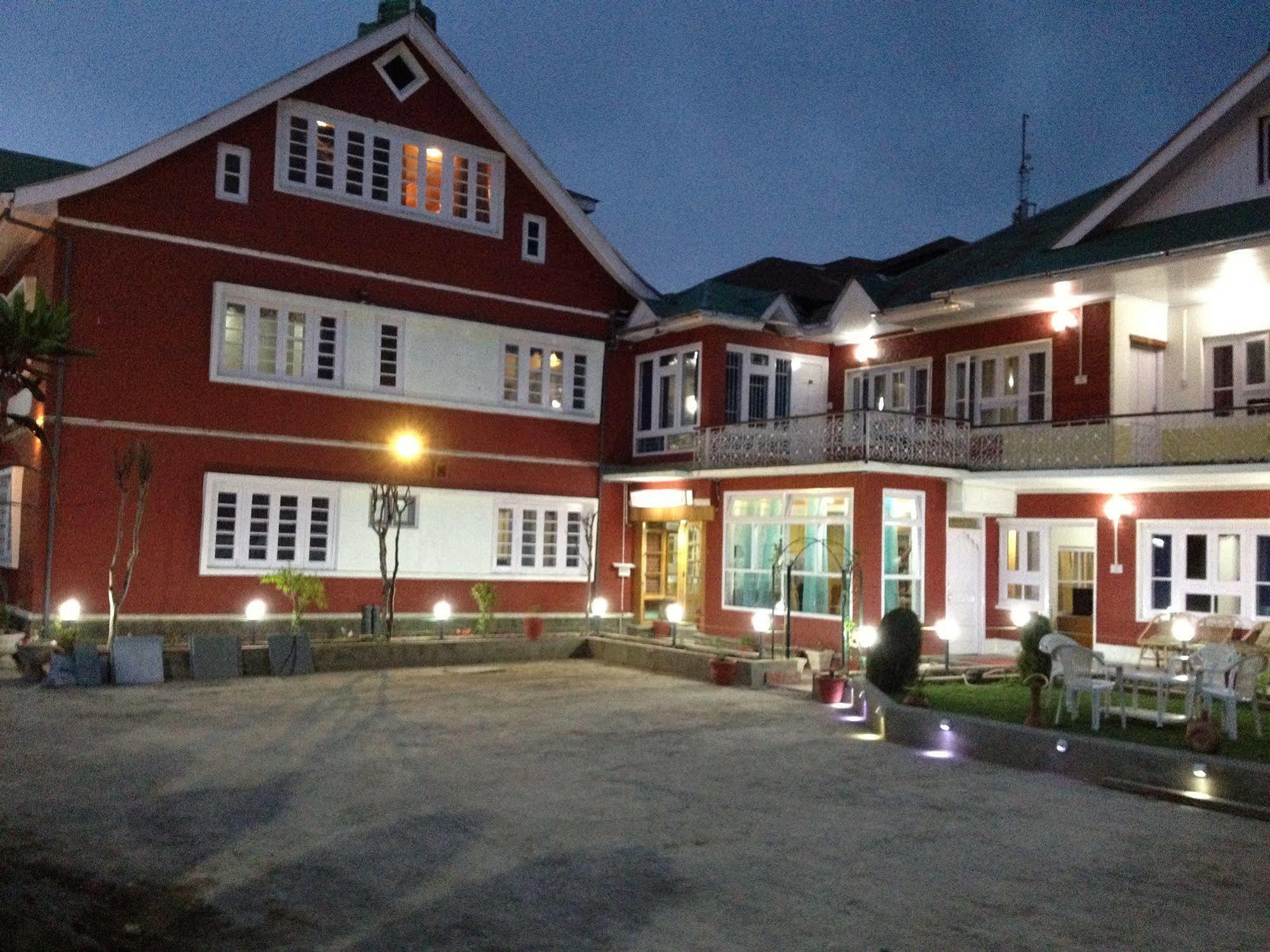 Walisons Hotel Srīnagar Exteriér fotografie